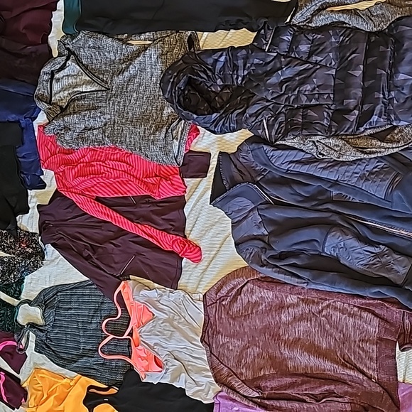 BULK LULULEMON CLOTHING SALE - Picture 8 of 8